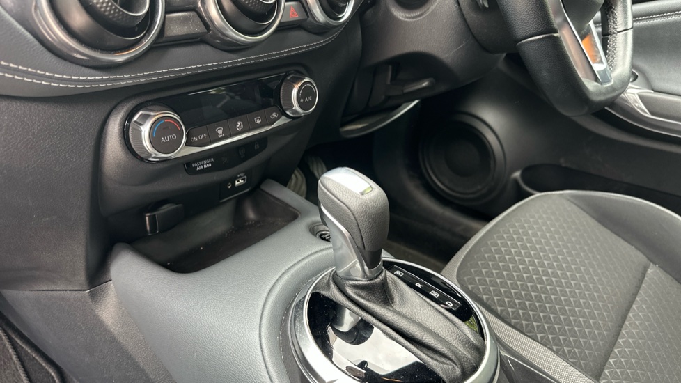 Nissan Juke 1.0 DiG-T 114 N-Connecta 5dr DCT Petrol Hatchback - Image 13