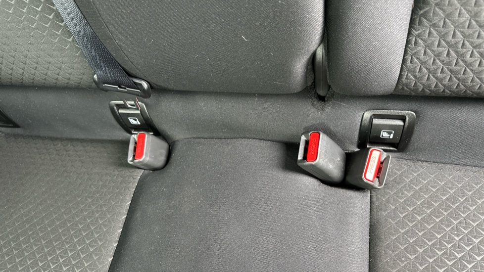 Nissan Juke 1.0 DiG-T 114 N-Connecta 5dr DCT Petrol Hatchback - Image 17