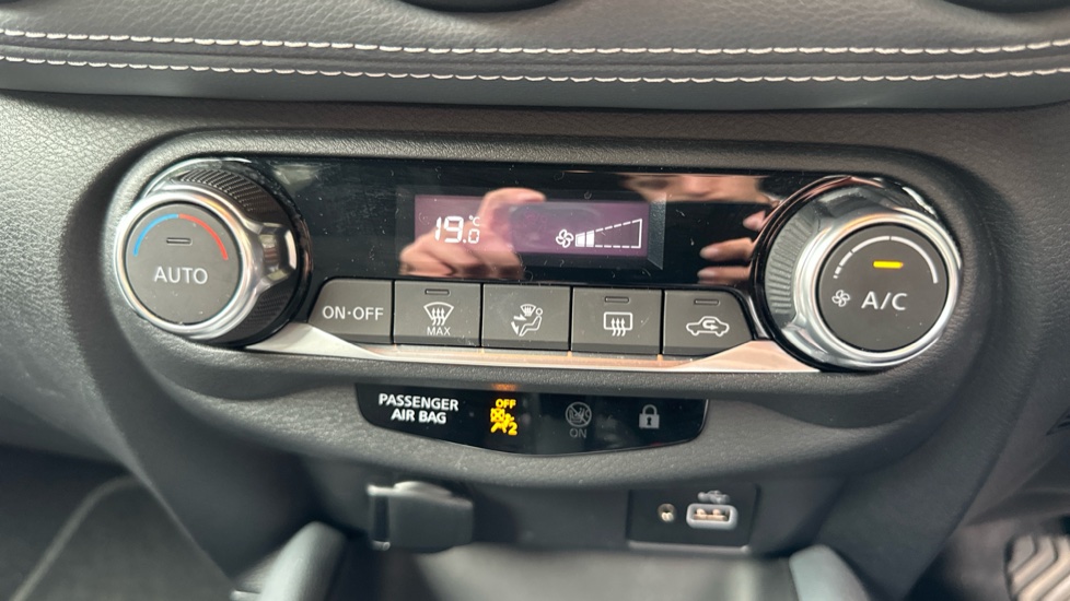 Nissan Juke 1.0 DiG-T 114 N-Connecta 5dr DCT Petrol Hatchback - Image 21