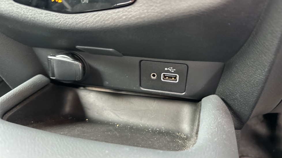 Nissan Juke 1.0 DiG-T 114 N-Connecta 5dr DCT Petrol Hatchback - Image 22