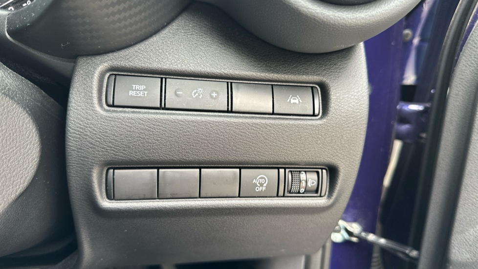 Nissan Juke 1.0 DiG-T 114 N-Connecta 5dr DCT Petrol Hatchback - Image 26