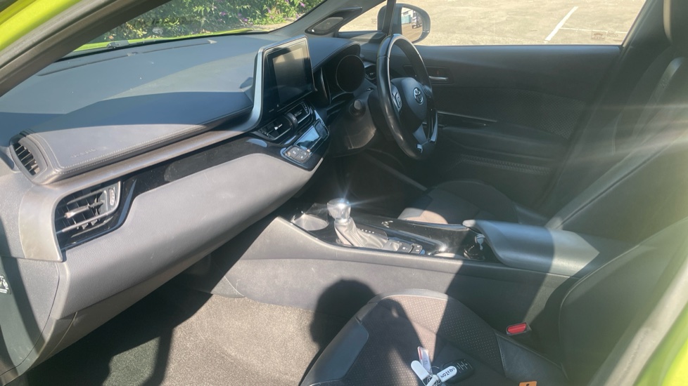 Toyota C-HR 1.8 Hybrid Lime Edition 5dr CVT Hybrid Hatchback - Image 9