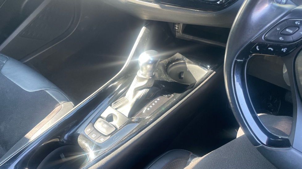 Toyota C-HR 1.8 Hybrid Lime Edition 5dr CVT Hybrid Hatchback - Image 13