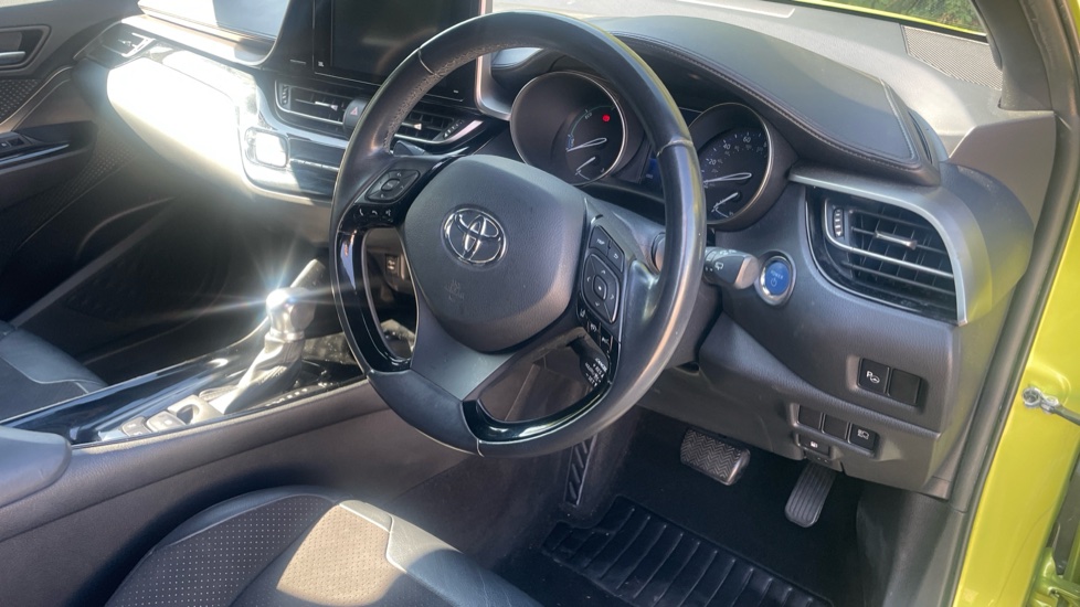 Toyota C-HR 1.8 Hybrid Lime Edition 5dr CVT Hybrid Hatchback - Image 14