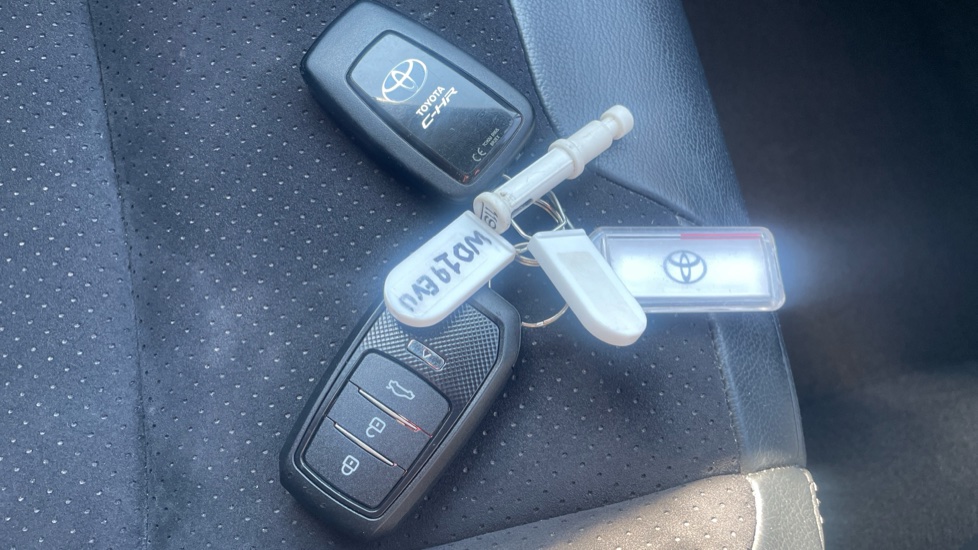 Toyota C-HR 1.8 Hybrid Lime Edition 5dr CVT Hybrid Hatchback - Image 20