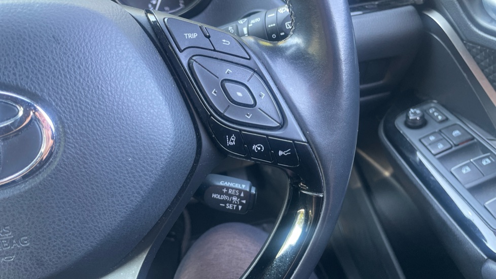 Toyota C-HR 1.8 Hybrid Lime Edition 5dr CVT Hybrid Hatchback - Image 32