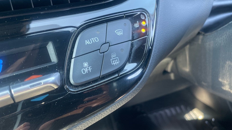 Toyota C-HR 1.8 Hybrid Lime Edition 5dr CVT Hybrid Hatchback - Image 34