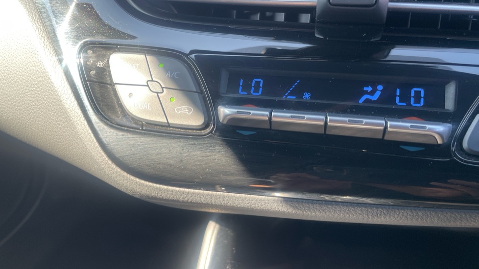 Toyota C-HR 1.8 Hybrid Lime Edition 5dr CVT Hybrid Hatchback - Image 35