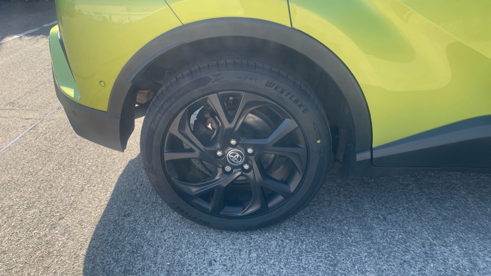 Toyota C-HR 1.8 Hybrid Lime Edition 5dr CVT Hybrid Hatchback - Image 44
