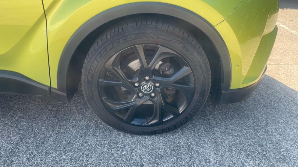 Toyota C-HR 1.8 Hybrid Lime Edition 5dr CVT Hybrid Hatchback - Image 45