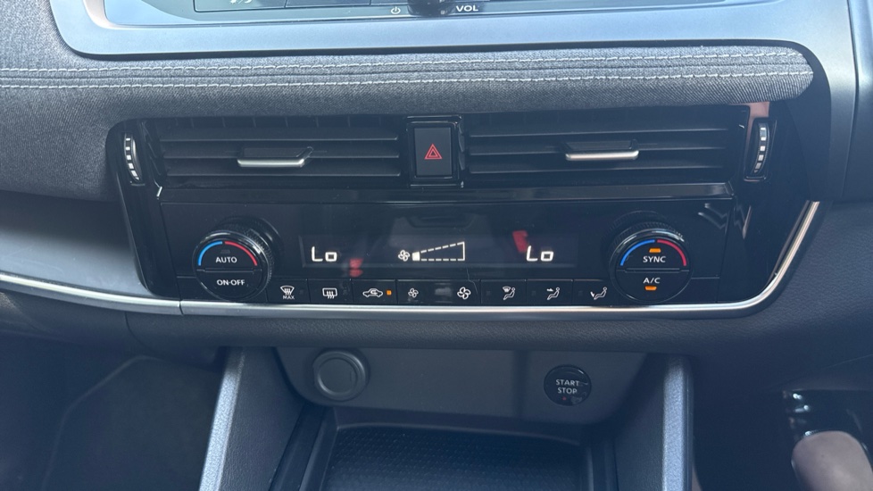 Nissan Qashqai 1.5 E-Power Acenta Premium 5dr Auto Hybrid Hatchback - Image 30