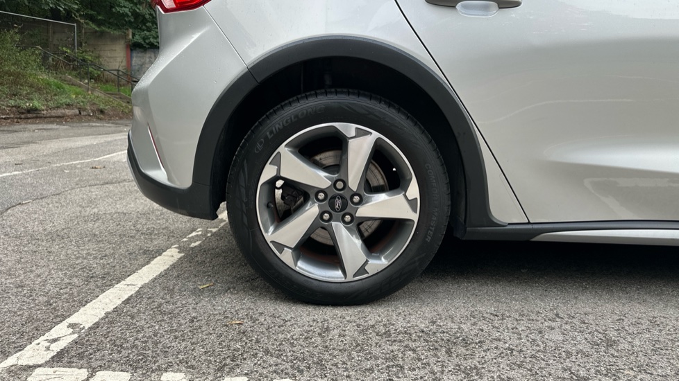 Ford Focus 1.5 EcoBoost 150 Active 5dr Petrol Hatchback - Image 7