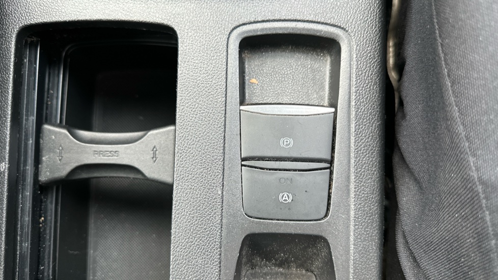 Ford Focus 1.5 EcoBoost 150 Active 5dr Petrol Hatchback - Image 30