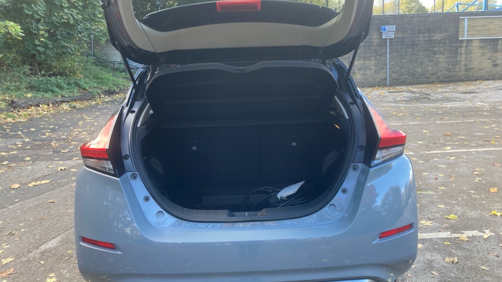 Nissan LEAF 160kW e+ Tekna 59kWh 5dr Auto Electric Hatchback - Image 4