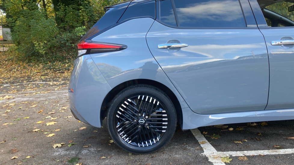 Nissan LEAF 160kW e+ Tekna 59kWh 5dr Auto Electric Hatchback - Image 7