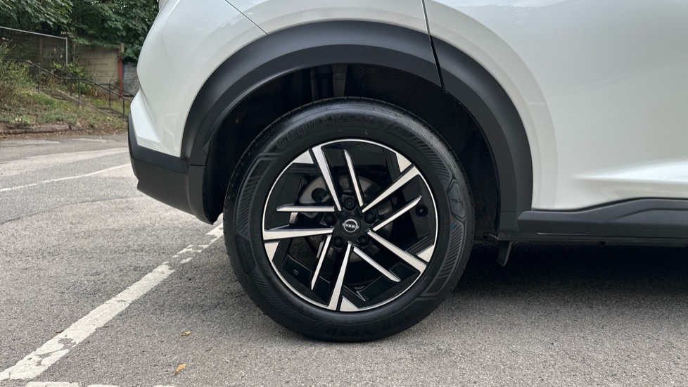 Nissan Juke 1.6 Hybrid N-Connecta 5dr Auto Hybrid Hatchback - Image 7