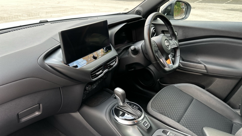 Nissan Juke 1.6 Hybrid N-Connecta 5dr Auto Hybrid Hatchback - Image 9