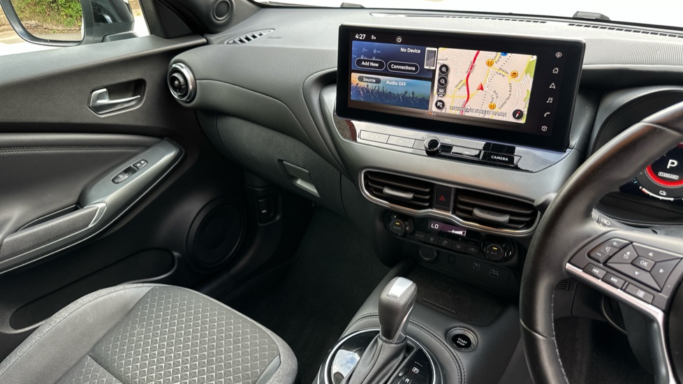 Nissan Juke 1.6 Hybrid N-Connecta 5dr Auto Hybrid Hatchback - Image 14
