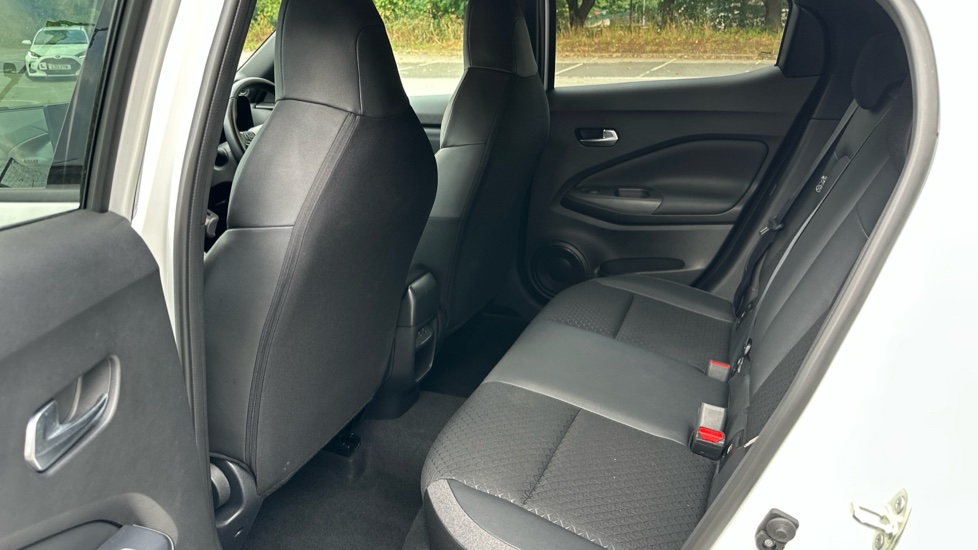 Nissan Juke 1.6 Hybrid N-Connecta 5dr Auto Hybrid Hatchback - Image 16