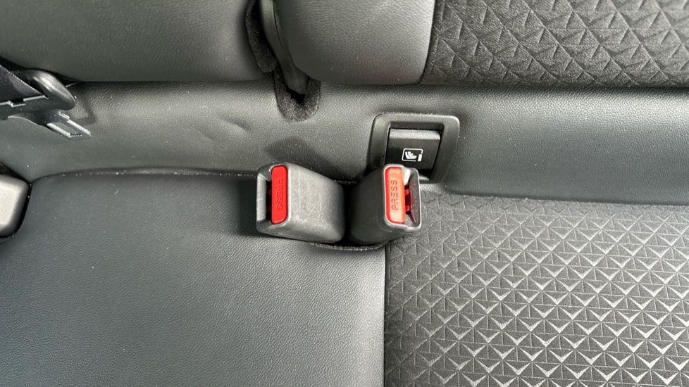 Nissan Juke 1.6 Hybrid N-Connecta 5dr Auto Hybrid Hatchback - Image 17