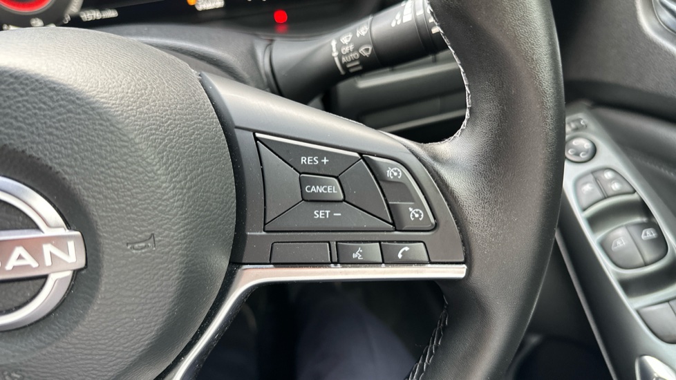 Nissan Juke 1.6 Hybrid N-Connecta 5dr Auto Hybrid Hatchback - Image 22