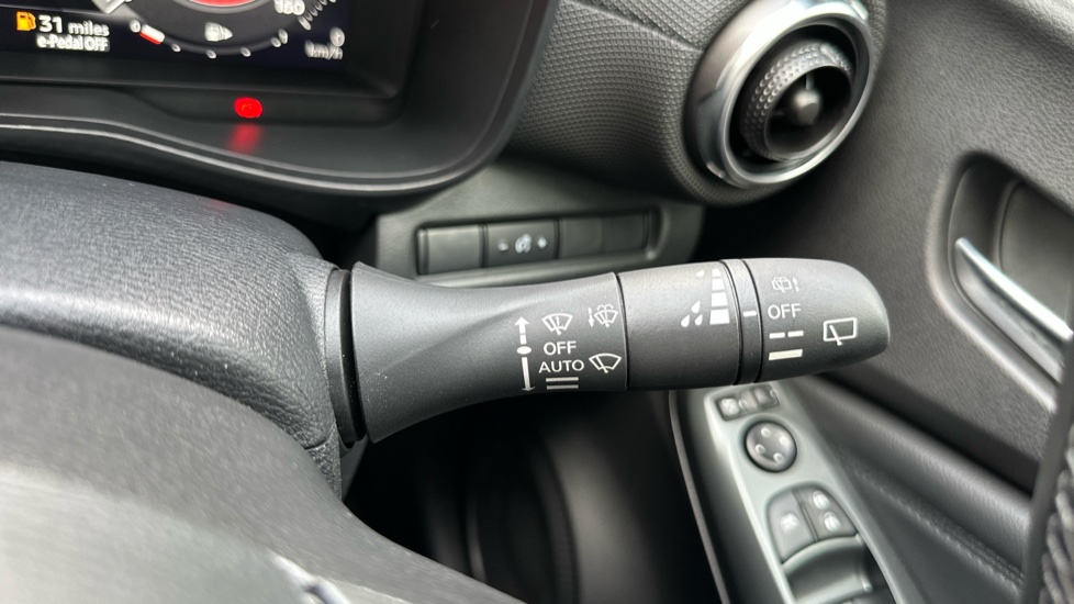 Nissan Juke 1.6 Hybrid N-Connecta 5dr Auto Hybrid Hatchback - Image 24