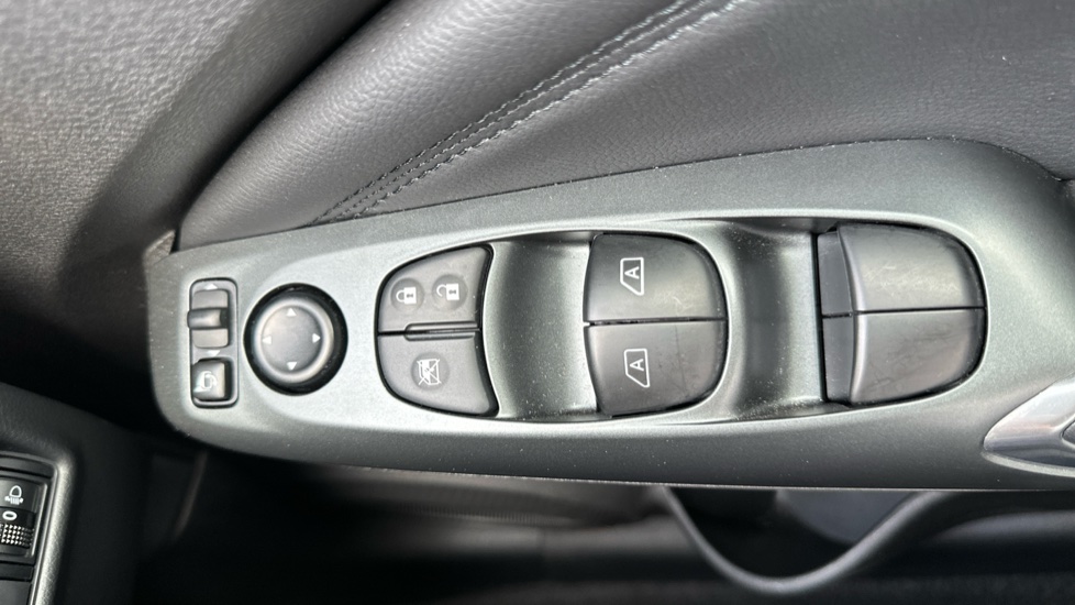 Nissan Juke 1.6 Hybrid N-Connecta 5dr Auto Hybrid Hatchback - Image 26