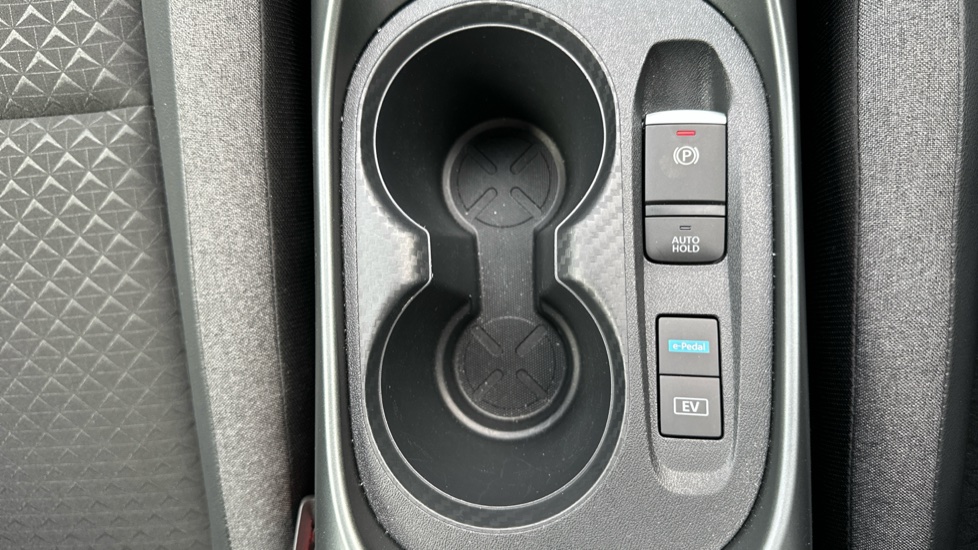 Nissan Juke 1.6 Hybrid N-Connecta 5dr Auto Hybrid Hatchback - Image 27