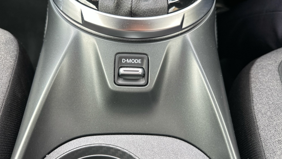 Nissan Juke 1.6 Hybrid N-Connecta 5dr Auto Hybrid Hatchback - Image 28