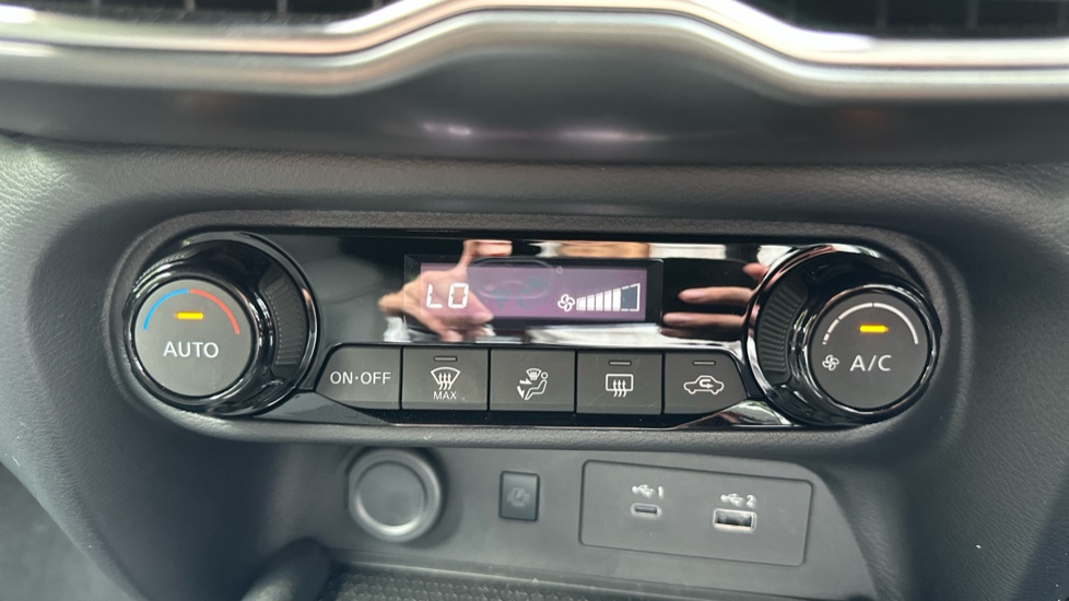 Nissan Juke 1.6 Hybrid N-Connecta 5dr Auto Hybrid Hatchback - Image 30