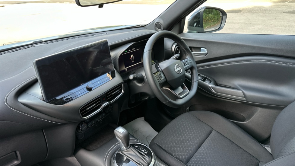 Nissan Juke 1.6 Hybrid N-Connecta 5dr Auto [Revised] Hybrid Hatchback - Image 9