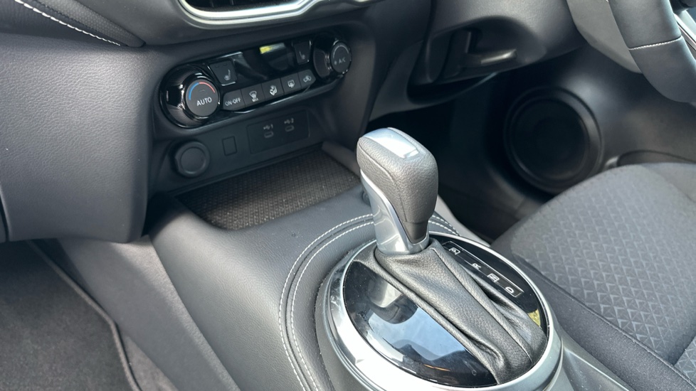 Nissan Juke 1.6 Hybrid N-Connecta 5dr Auto [Revised] Hybrid Hatchback - Image 13