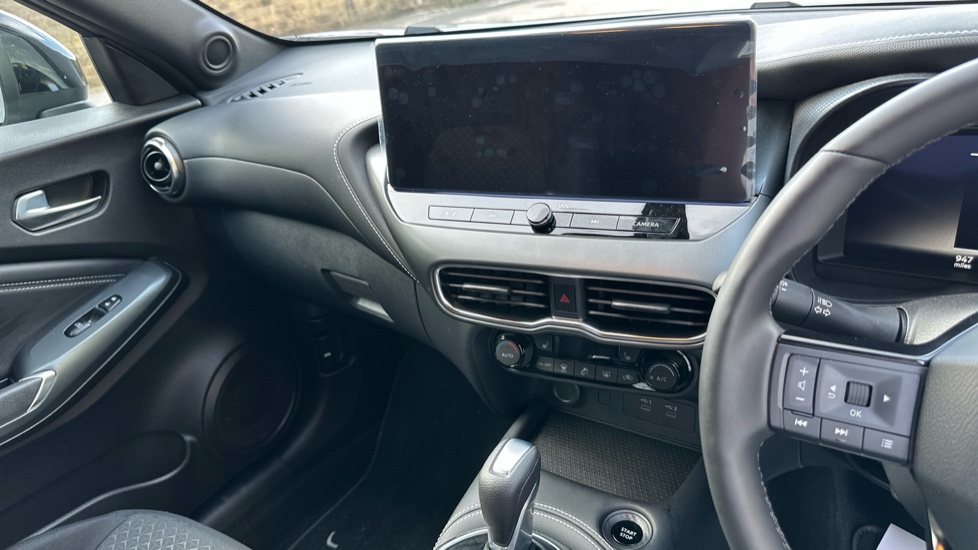 Nissan Juke 1.6 Hybrid N-Connecta 5dr Auto [Revised] Hybrid Hatchback - Image 14