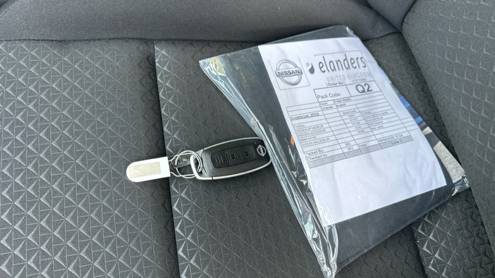 Nissan Juke 1.6 Hybrid N-Connecta 5dr Auto [Revised] Hybrid Hatchback - Image 19