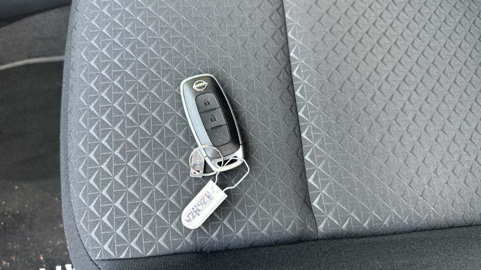 Nissan Juke 1.6 Hybrid N-Connecta 5dr Auto [Revised] Hybrid Hatchback - Image 20