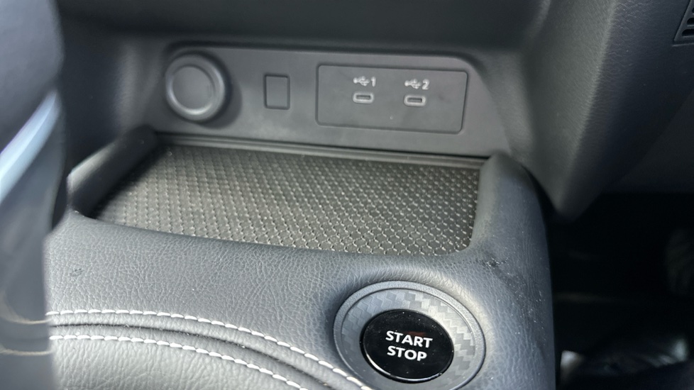 Nissan Juke 1.6 Hybrid N-Connecta 5dr Auto [Revised] Hybrid Hatchback - Image 23