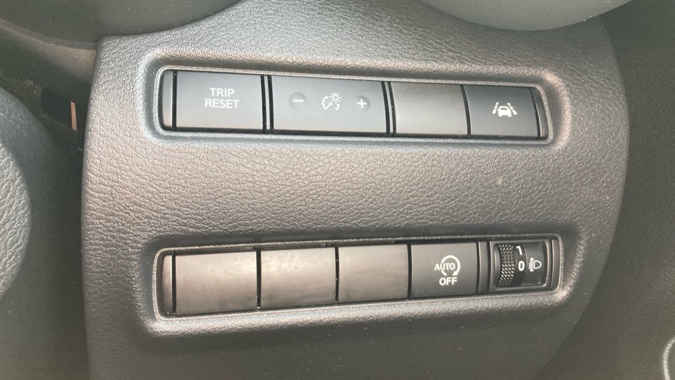 Nissan Juke 1.0 DiG-T 114 N-Connecta 5dr Petrol Hatchback - Image 30