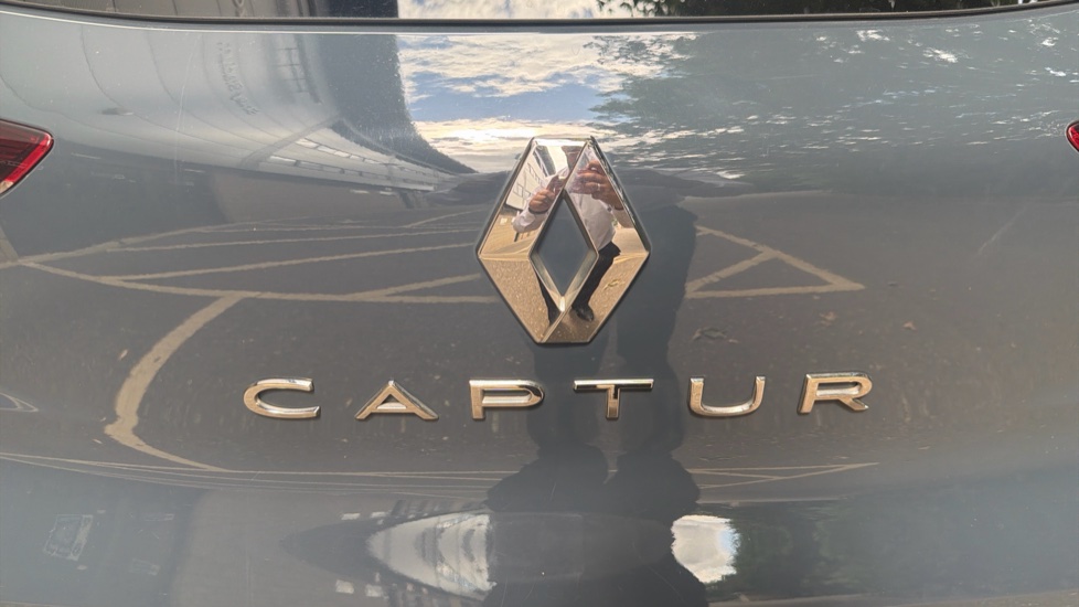 Renault Captur 1.0 TCE 90 Iconic 5dr Petrol Hatchback - Image 26