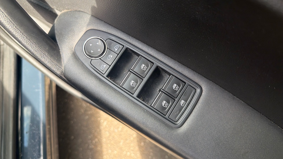 Renault Captur 1.0 TCE 90 Iconic 5dr Petrol Hatchback - Image 29