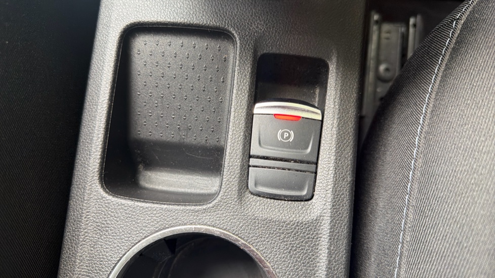 Renault Captur 1.0 TCE 90 Iconic 5dr Petrol Hatchback - Image 41