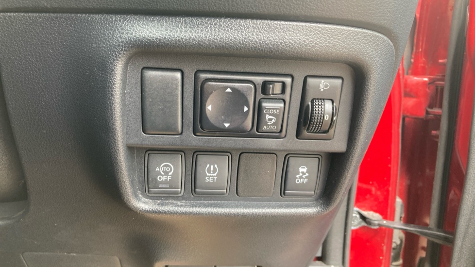 Nissan Juke 1.5 dCi N-Connecta 5dr Diesel Hatchback - Image 21