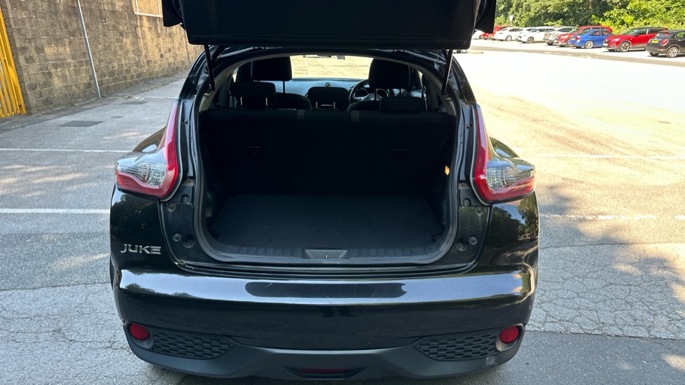 Nissan Juke 1.6 [112] Acenta 5dr Petrol Hatchback - Image 4
