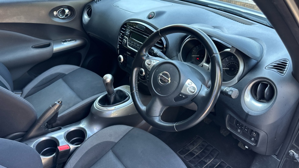 Nissan Juke 1.6 [112] Acenta 5dr Petrol Hatchback - Image 11
