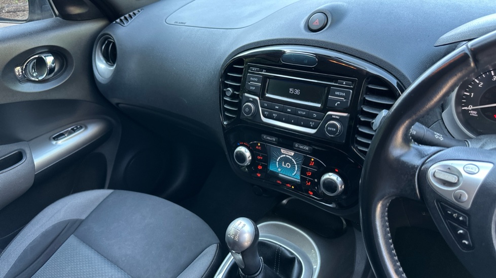 Nissan Juke 1.6 [112] Acenta 5dr Petrol Hatchback - Image 14