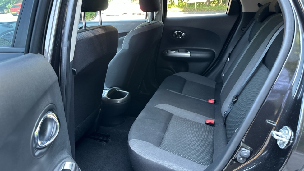 Nissan Juke 1.6 [112] Acenta 5dr Petrol Hatchback - Image 16