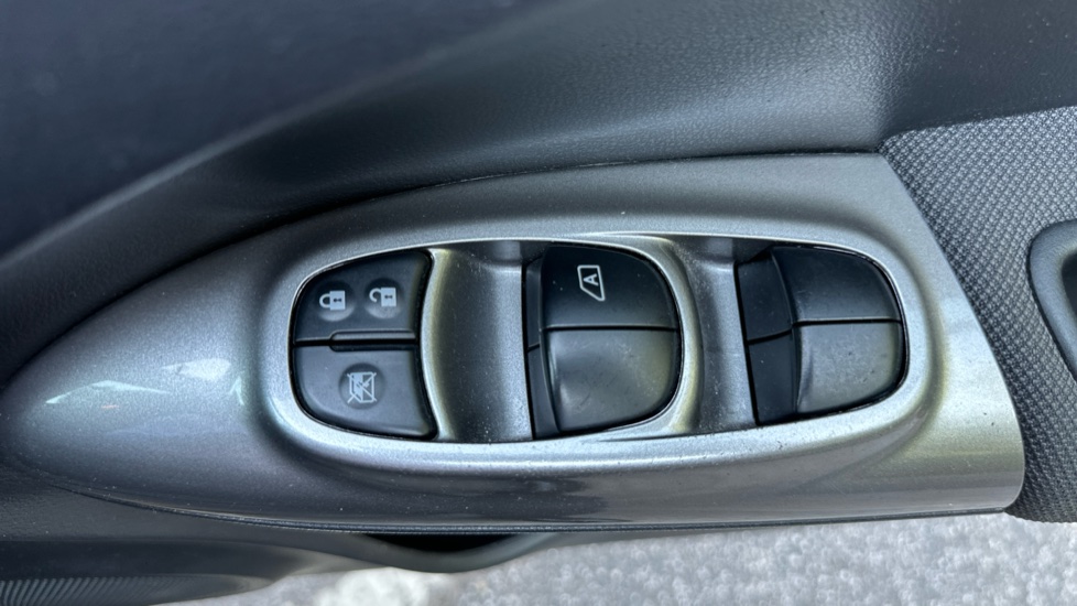Nissan Juke 1.6 [112] Acenta 5dr Petrol Hatchback - Image 24