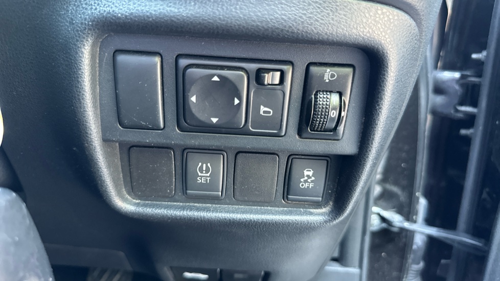 Nissan Juke 1.6 [112] Acenta 5dr Petrol Hatchback - Image 25