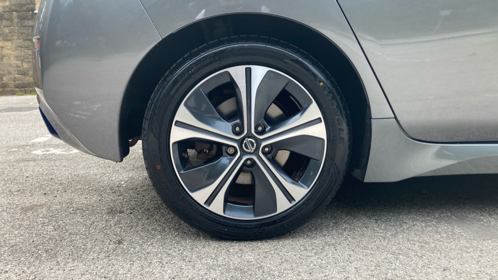 Nissan LEAF 110kW Tekna 40kWh 5dr Auto Electric Hatchback - Image 7
