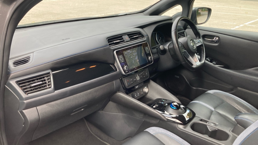 Nissan LEAF 110kW Tekna 40kWh 5dr Auto Electric Hatchback - Image 9