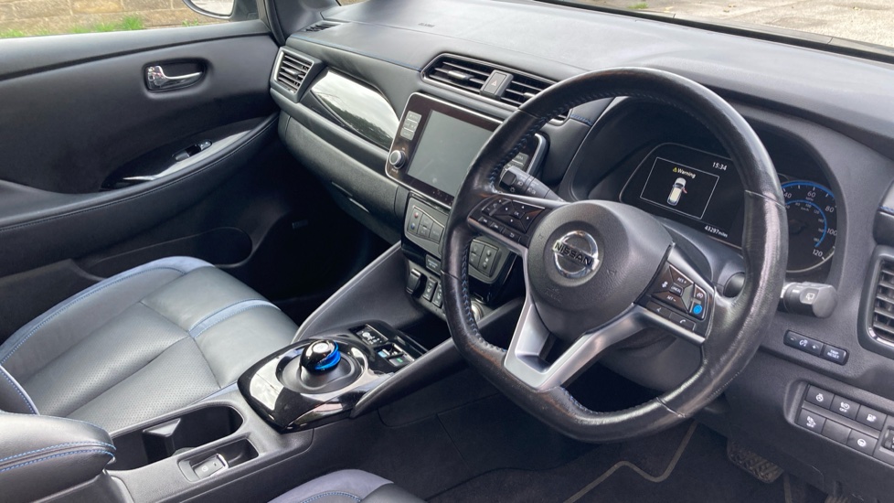 Nissan LEAF 110kW Tekna 40kWh 5dr Auto Electric Hatchback - Image 11
